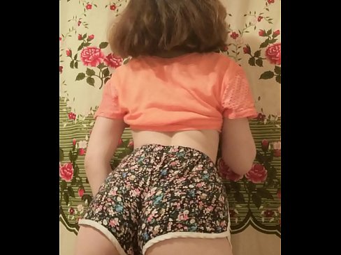 ❤️ Leanbh óg sexy ag baint dá shorts ar cheamara ️❌ Super sex linn ﹏